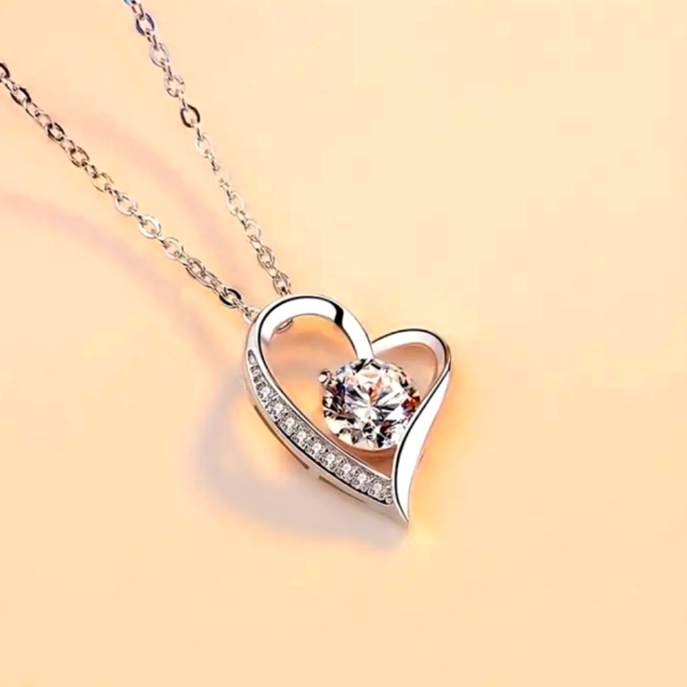 🆕 Cubic Zirconia heart pendant W/stainless steel chain